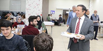 ERÜ Rektörü Çalış, Öğrencilerle İftar Yaptı