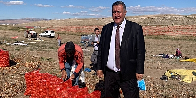 Gürer “Soğan tarlada kaldı”
