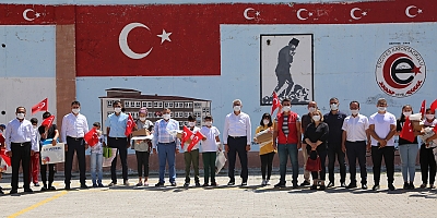 HAYIRSEVERLERDEN ÇOCUKLARA BAYRAMLIK HEDİYESİ