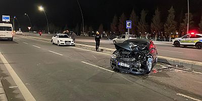 İki otomobil çarpıştı: 1 yaralı