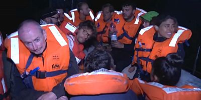 İsrail askerleri Gazze'ye giden gemiyi durdurdu ve içindekileri gözaltına aldı