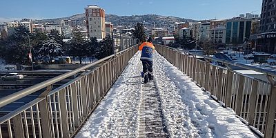 İstanbul'un bazı bölgelerinde kar kalınlığı 40 santime ulaştı
