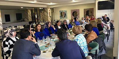 İYİ PARTİLİLER KADIN MUHTARLAR İLE BİR ARAYA GELDİ