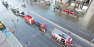 İzmir'de yağmur ve fırtına