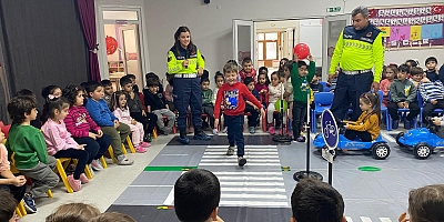 Jandarma'dan  öğrencilere trafik bilincini oluşturma eğitimi
