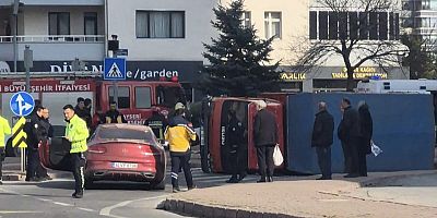 Kamyonet ile otomobil çarpıştı: 1 yaralı