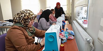 KAYMEK, Depremzedelere Çocuk ve Yetişkin Kıyafetleri Dikiyor