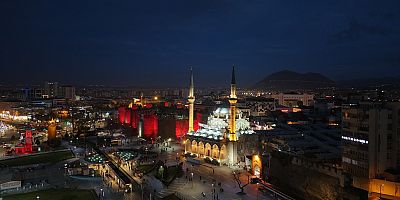 KAYSERİ, RAMAZAN’I IŞIK VE RENK ŞÖLENİ İLE KARŞILADI