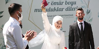 KOCASİNAN, 2021 YILINDA 3 BİN 252 MUTLU EVLİLİĞİN TEMELİNİ ATTI