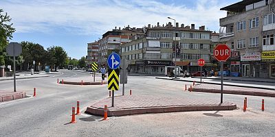 KOCASİNAN BELEDİYESİ, TAM KAPANMADA TRAFİĞİN AZALDIĞI NOKTALARI BAŞTAN AŞAĞI YENİLEDİ