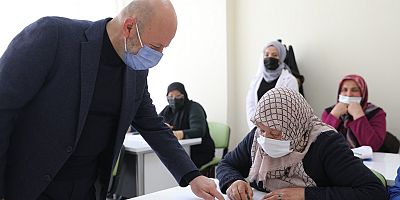 KOCASİNAN’DA KADINLARIN OKUMA YAZMA AZMİ