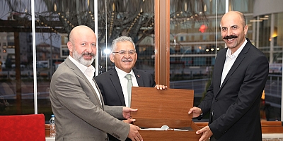 KOCASİNAN KAYMAKAMI HÜSEYİN KARAMEŞE ONURUNA VEDA  YEMEĞİ VERİLDİ