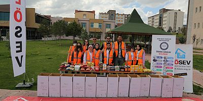 NNYÜ Öğrencileri lösemili ailelere gıda kolisi hazırladı.