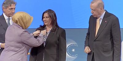 Özlem Çerçioğlu AK Parti'ye katıldı