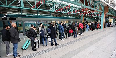 SİVASLILAR HIZLI TRENİ ÇOK SEVDİ..