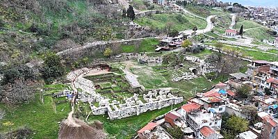 Smyrna Tiyatrosu gün yüzüne çıkıyor