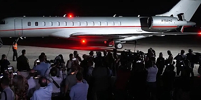 Takas edilen mahkumları Biden ve Harris karşıladı