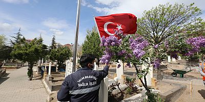 TALAS MEZARLIKLARINA BAYRAM TEMİZLİĞİ