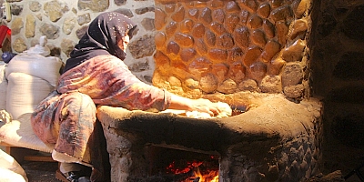 Tarihi değirmende geleneksel yöntemlerle tahin üretimi