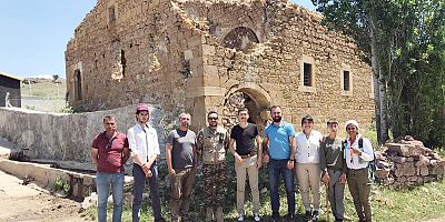 Tarihi Kilise Binasında İnceleme