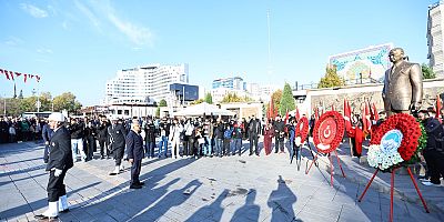 Türkiye Cumhuriyeti'nin Kurucusu Mustafa Kemal Atatürk Törenle Anıldı