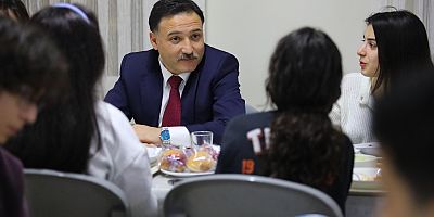 Vali Çiçek, Sümer Fen Lisesi öğrencileriyle iftarda buluştu