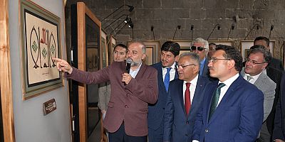 Vali Çiçek ve Başkan Büyükkılıç, Kelime-i Tevhid Hat Eserleri Sergisi'nin Açılışını Yaptı