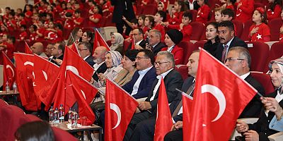 Vali Çiçek ve Başkan Büyükkılıç, 'Minik Yüreklerin Dev Korosu' Coşkusuna Ortak Oldu