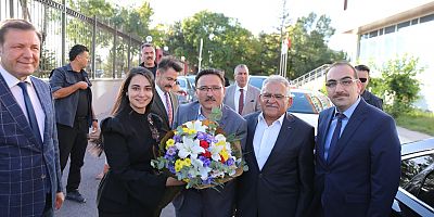 Vali Gökmen Çiçek, Aile ve Sosyal Hizmetler İl Müdürlüğünü Ziyaret Etti