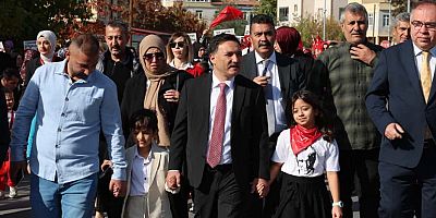 Vali Gökmen Çiçek, Anaokulu Öğrencilerinin Cumhuriyet Coşkusuna Katıldı