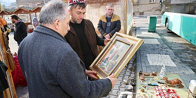 YALÇIN YILIN İLK ANTİKA PAZARINDA