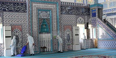 YENİDEN İBADETE AÇILACAK OLAN CAMİLERDE DEZENFEKTE SEFERBERLİĞİ