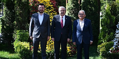  Yurdunuseven Büyükkılıç'ı Ziyaret Etti.